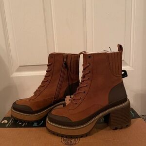 Chic Brown Lace-Up Boots with Chunky Heel